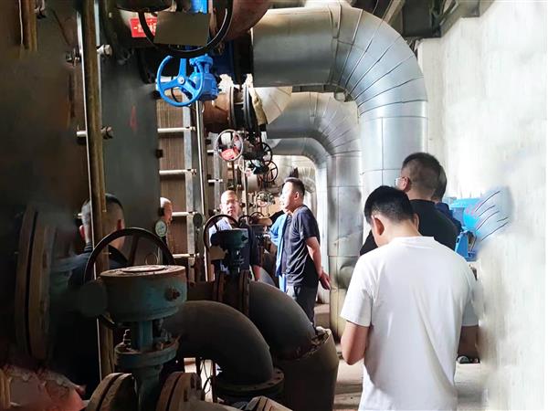 华电热力引入高效阀门,我司技术人员现场助力安装使用